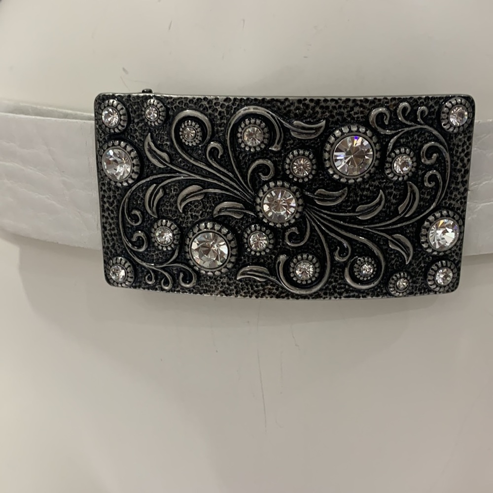 Like New🇨🇦Genuine Italian Leather Belt with Jewelled Buckle - Picture 5 of 12